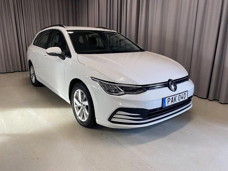 Begagnad VW Golf VIII 150 HK (110 kW) 2023 Vit Kombi