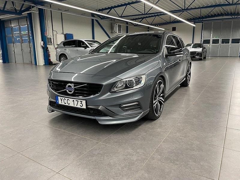 Grå Begagnad 2016 Volvo V60 R-Design Kombi | 189 900 kr (Lite dyr) - Bild 1/4