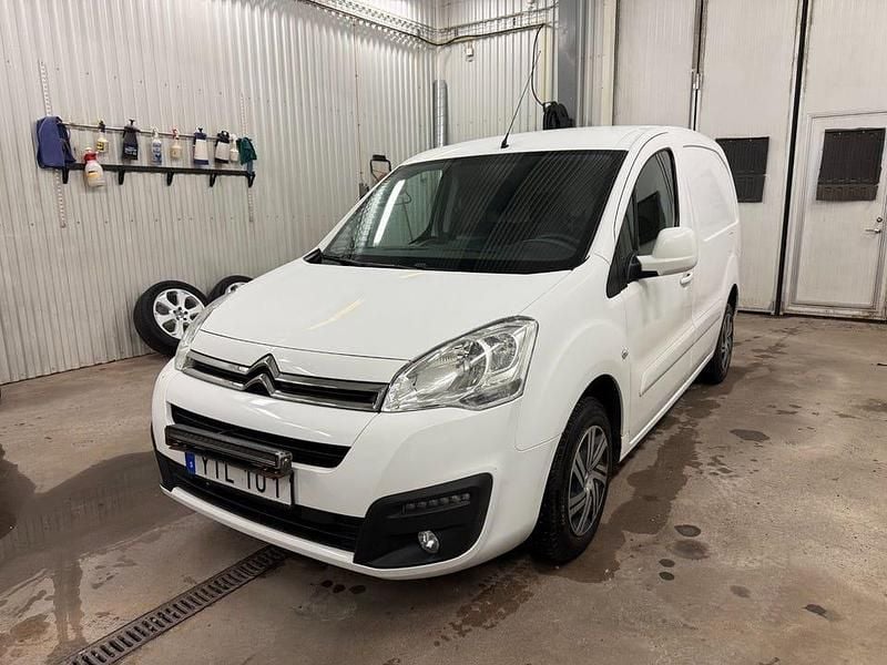 Vit Begagnad 2017 Citroën Berlingo Minibuss | 65 000 kr (Bra pris) - Bild 1/4
