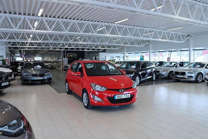 Begagnad Hyundai i20 Premium 101 HK (74 kW) 2013 Röd Halvkombi