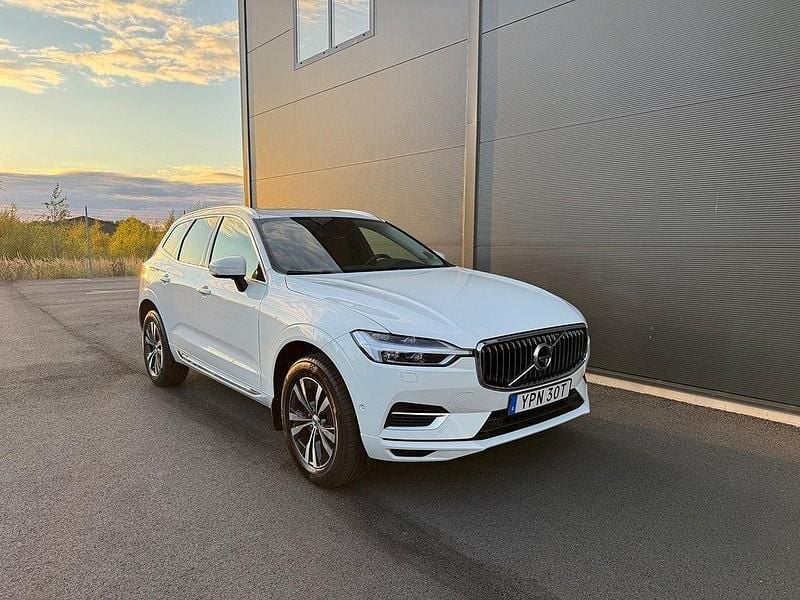 Vit Begagnad 2020 Volvo XC60 Inscription SUV | 369 900 kr (Bra pris) - Bild 1/4