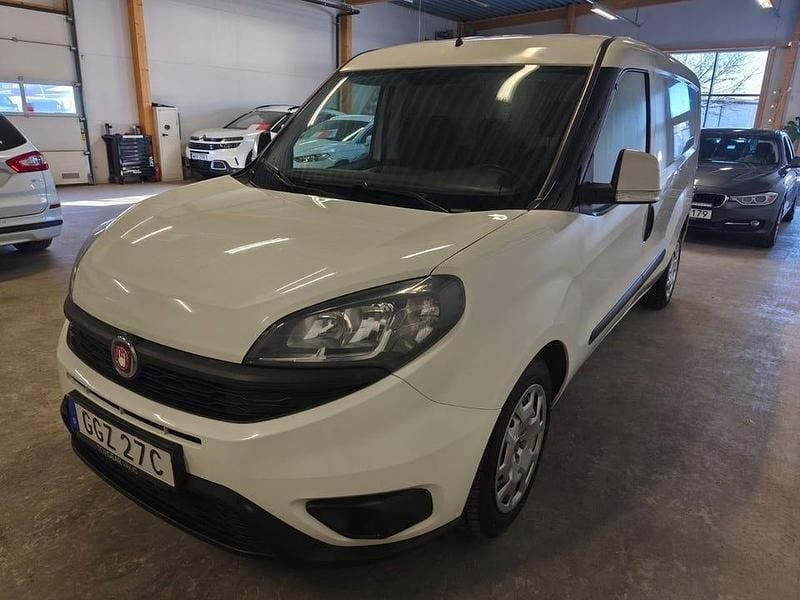 Begagnad Fiat Doblò 105 HK (77 kW) 2019 Vit Minibuss