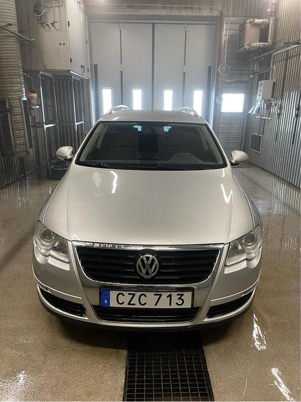Silver Begagnad 2010 VW Passat Kombi | 25 000 kr (Bra pris) - Bild 1/4