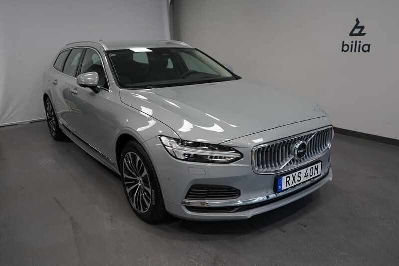 Grå Ny 2024 Volvo V90 Core Kombi | 544 900 kr (Marknadspris) - Bild 1/4