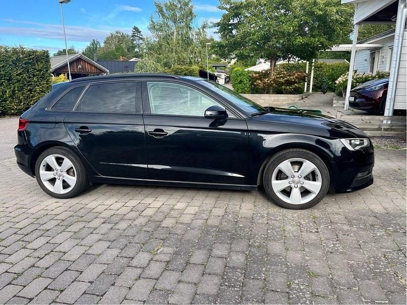 Svart Begagnad 2014 Audi A3 Sportback Halvkombi | 108 000 kr (Bra pris) - Bild 1/4