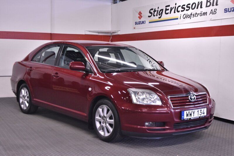 Röd Begagnad 2005 Toyota Avensis Halvkombi | 37 500 kr (Marknadspris) - Bild 1/4