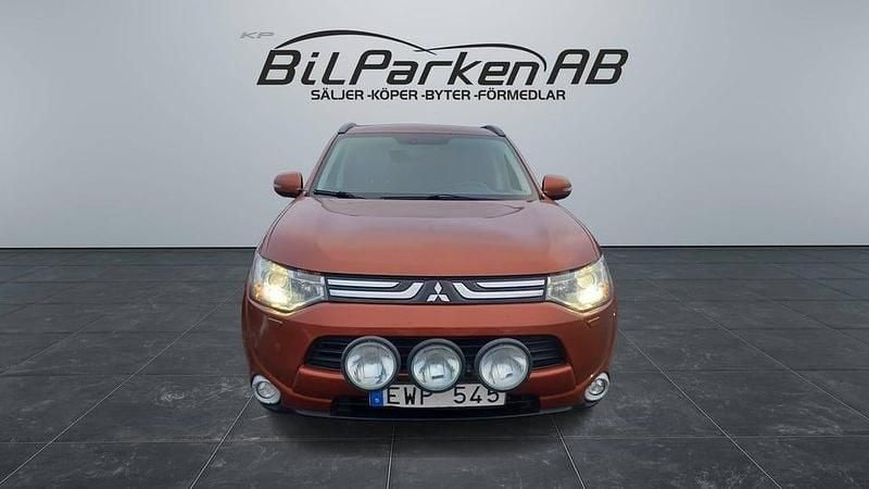 Begagnad Mitsubishi Outlander 150 HK (110 kW) 2013 Orange SUV