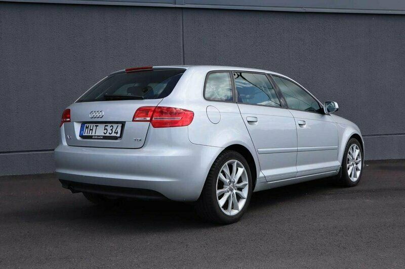 Begagnad Audi A3 Sportback Ambition 141 HK (103 kW) 2012 Silver Halvkombi