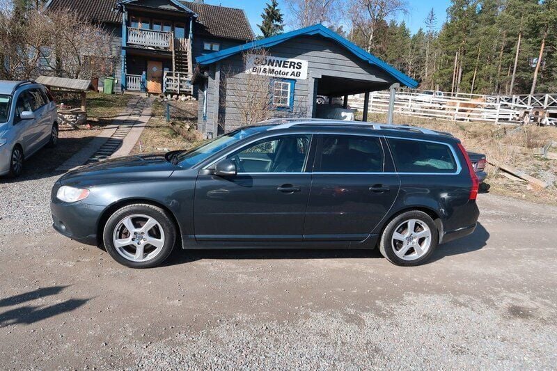 Grå Begagnad 2012 Volvo V70 Summum Kombi | 94 500 kr (Marknadspris) - Bild 1/4