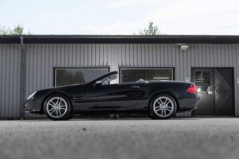 Begagnad Mercedes SL350 245 HK (180 kW) 2005 Svart Cab