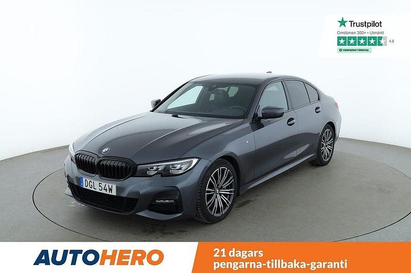Grå Begagnad 2020 BMW 330 M Sport Sedan | 425 000 kr (Marknadspris) - Bild 1/4