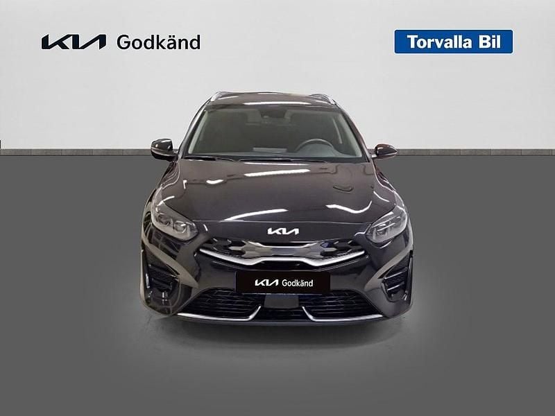 Begagnad Kia Ceed 105 HK (77 kW) 2024 Svart Halvkombi