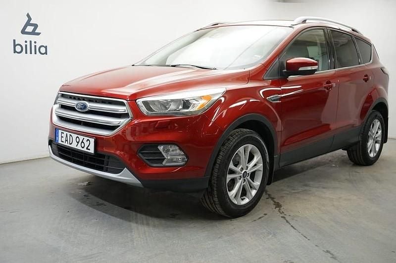 Röd Begagnad 2017 Ford Kuga Titanium SUV | 119 900 kr (Superpris) - Bild 1/4