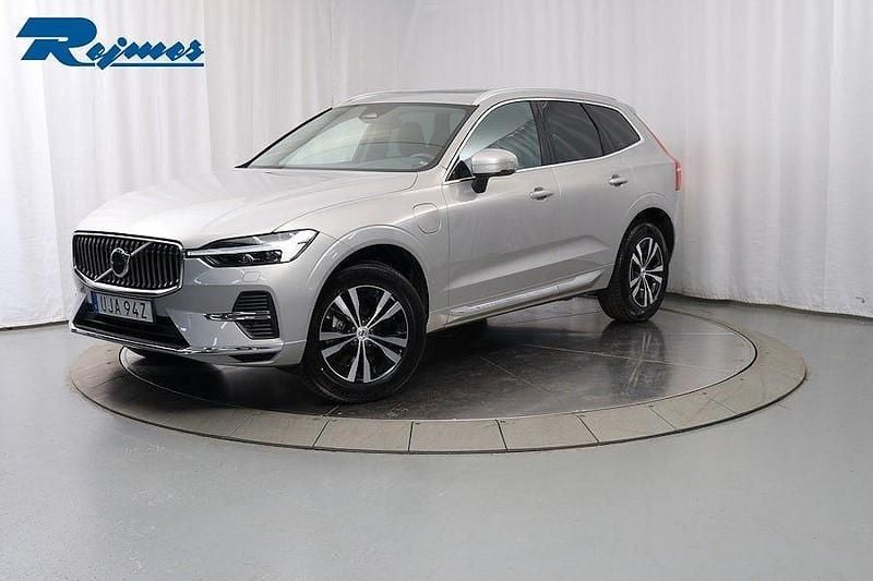 Silver (silver dawn metallic) Begagnad 2024 Volvo XC60 Core SUV | 514 900 kr (Marknadspris) - Bild 1/4
