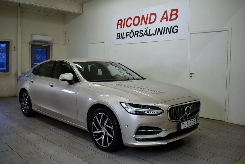 Ljusbrun Begagnad 2017 Volvo S90 Momentum Sedan | 209 900 kr (Marknadspris) - Bild 1/4