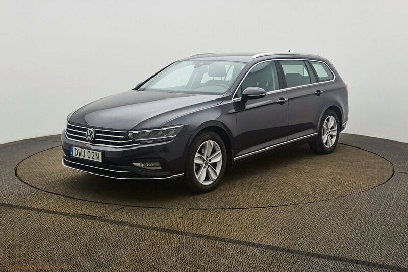 Mörkgrå Begagnad 2023 VW Passat GT Kombi | 344 900 kr (Bra pris) - Bild 1/4