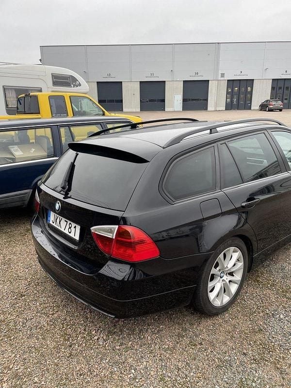 Svart Begagnad 2008 BMW 318 Advantage Kombi | 15 000 kr - Bild 1/4