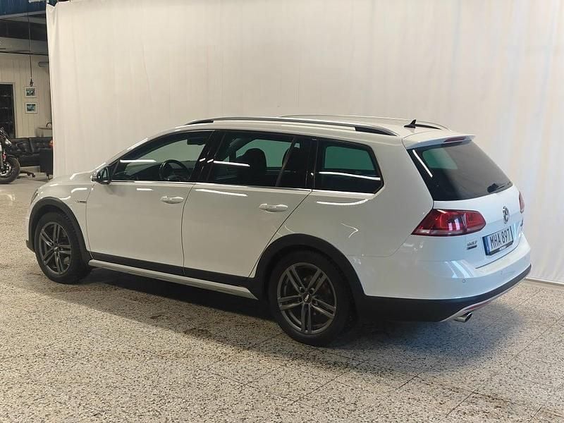 Begagnad VW Golf Alltrack 179 HK (131 kW) 2016 Vit Kombi