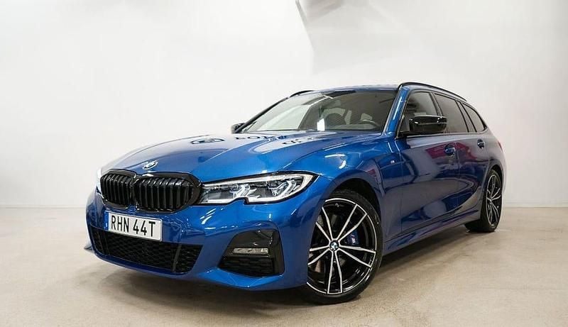 Begagnad BMW 330 Shadowline 258 HK (189 kW) 2020 Portimao blue metallic