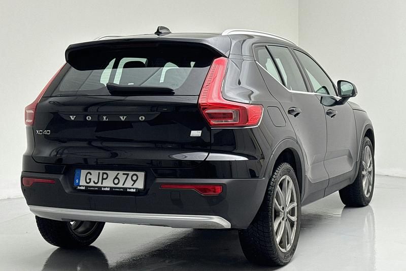 Begagnad Volvo XC40 Core 211 HK (155 kW) 2023 Svart SUV
