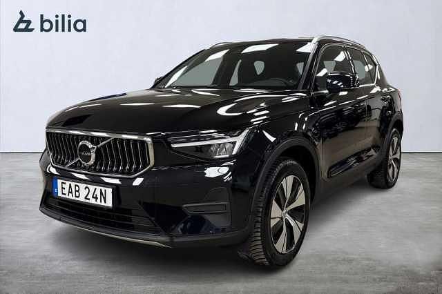 Svart Begagnad 2022 Volvo XC40 Core SUV | 349 900 kr (Marknadspris) - Bild 1/3
