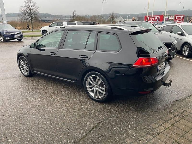 Begagnad VW Golf VII 110 HK (80 kW) 2016 Svart Kombi