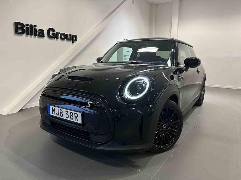 Svart Begagnad 2023 Mini Cooper SE Halvkombi | 209 900 kr - Bild 1/1