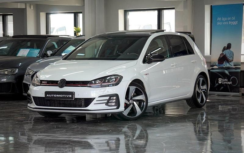 Vit Begagnad 2017 VW Golf VII GTI Halvkombi | 259 900 kr (Lite dyr) - Bild 1/4