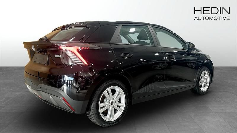 Begagnad MG MG4 EV 125 kW (170 HK) 2024 Svart Halvkombi