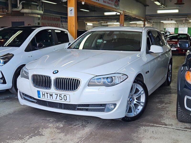 Vit Begagnad 2011 BMW 520 Kombi | 99 999 kr (Marknadspris) - Bild 1/4