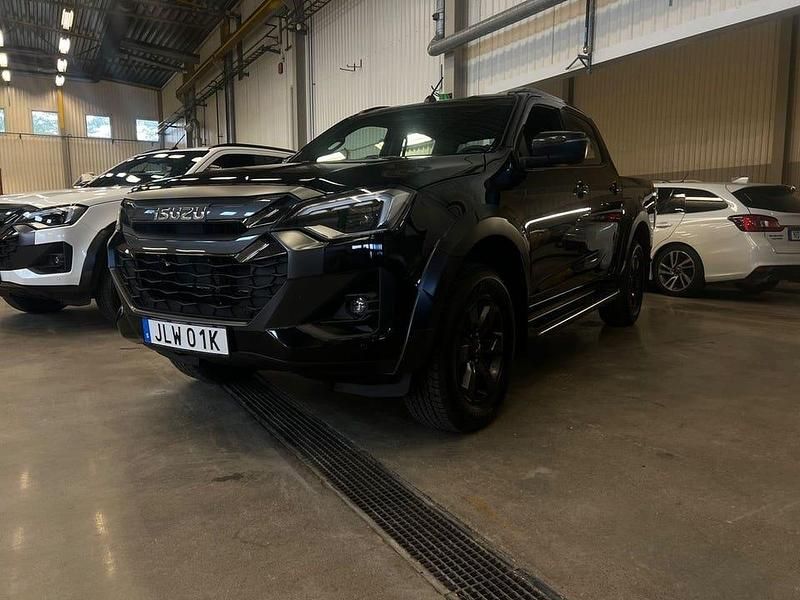 Svart Begagnad 2024 Isuzu D-Max Pickup | 706 250 kr (Lite dyr) - Bild 1/3