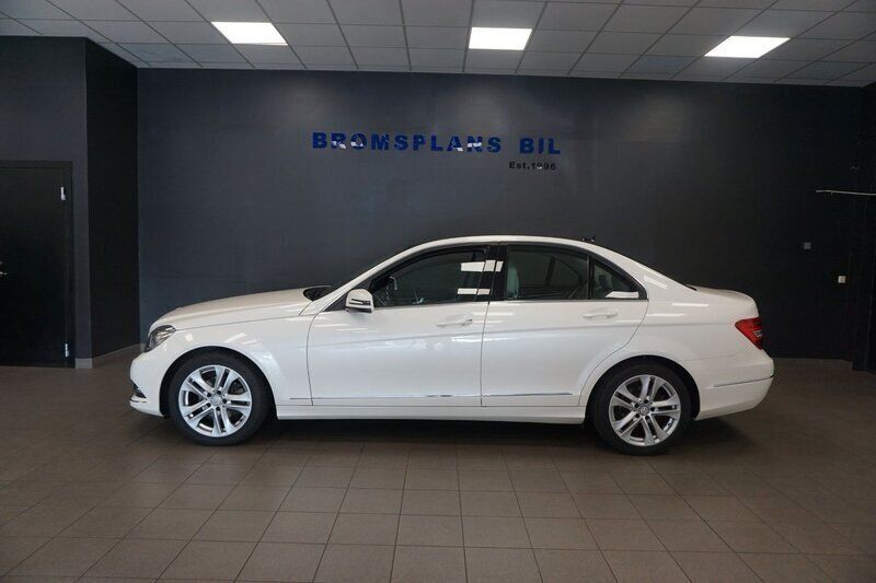 Vit Begagnad 2013 Mercedes C180 Avantgarde Sedan | 139 500 kr (Marknadspris) - Bild 1/4