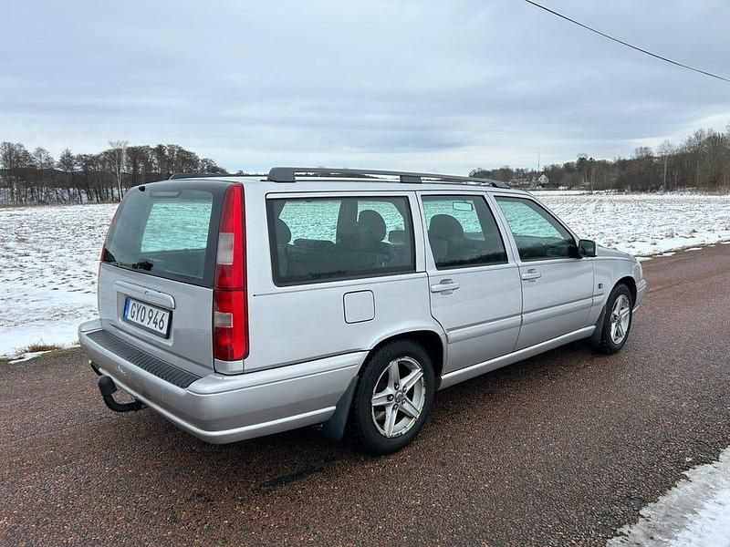 Begagnad Volvo V70 170 HK (125 kW) 2000 Silver metallic Kombi