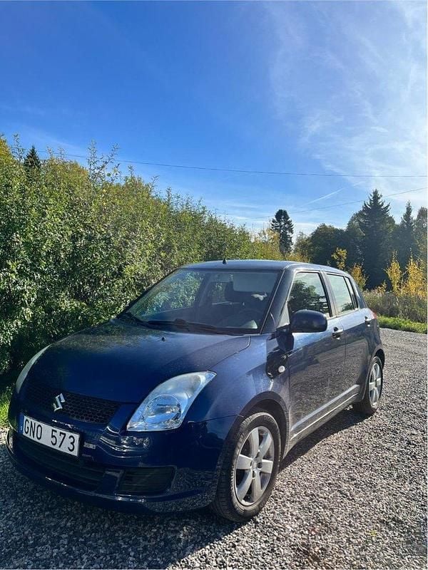 Blå Begagnad 2008 Suzuki Swift Halvkombi | 40 000 kr (Dyr) - Bild 1/1