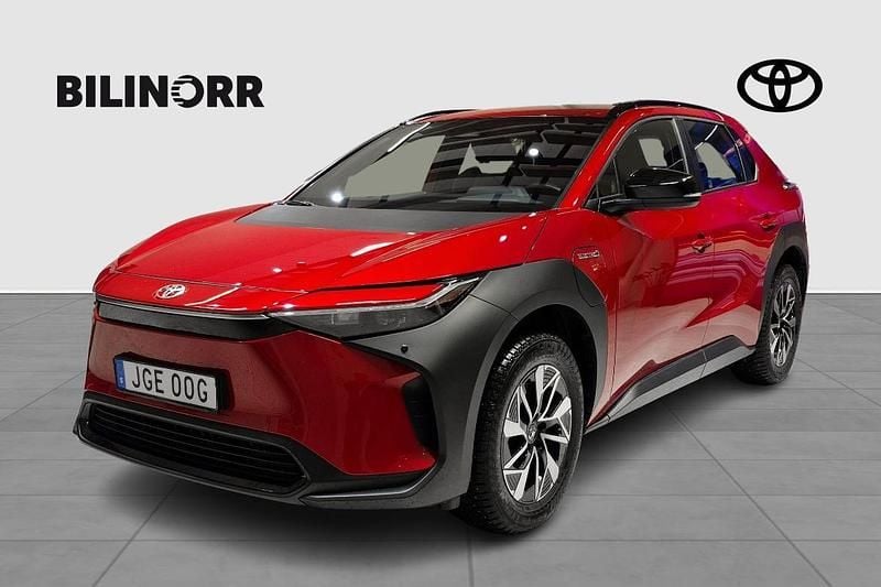 Röd Begagnad 2023 Toyota bZ4X Active SUV | 349 900 kr (Superpris) - Bild 1/4