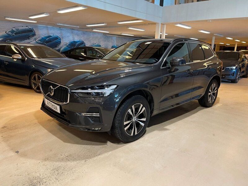 Grå Begagnad 2022 Volvo XC60 Momentum SUV | 424 900 kr (Bra pris) - Bild 1/4