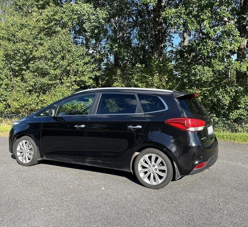 Svart Begagnad 2014 Kia Carens Minibuss | 22 000 kr (Marknadspris) - Bild 1/4
