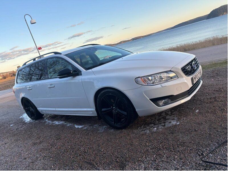 Vit Begagnad 2013 Volvo V70 R-Design Kombi | 110 000 kr (Lite dyr) - Bild 1/4