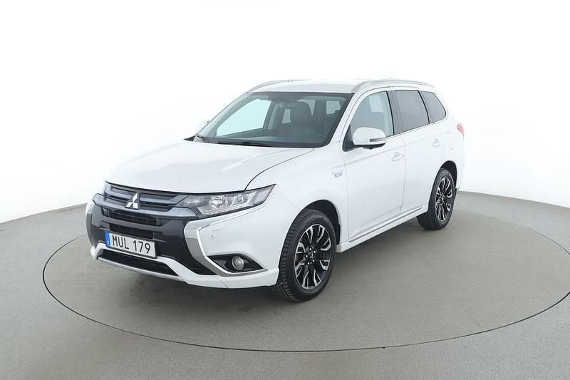 Vit Begagnad 2015 Mitsubishi Outlander SUV | 162 000 kr (Dyr) - Bild 1/3