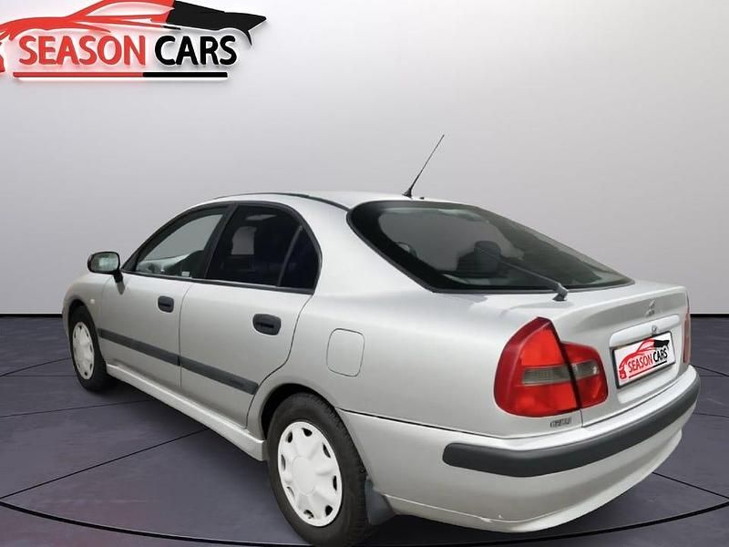 Begagnad Mitsubishi Carisma Comfort Edition 125 HK (91 kW) 2001 Grå Halvkombi