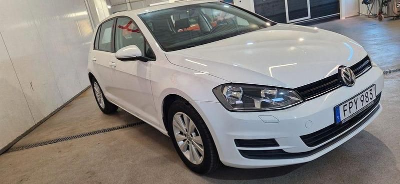 Begagnad VW Golf VII 110 HK (80 kW) 2016 Vit Halvkombi