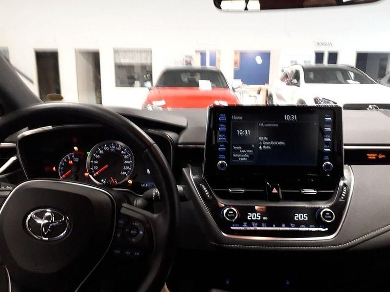 Begagnad Toyota Corolla Active 116 HK (85 kW) 2019 Vit Halvkombi