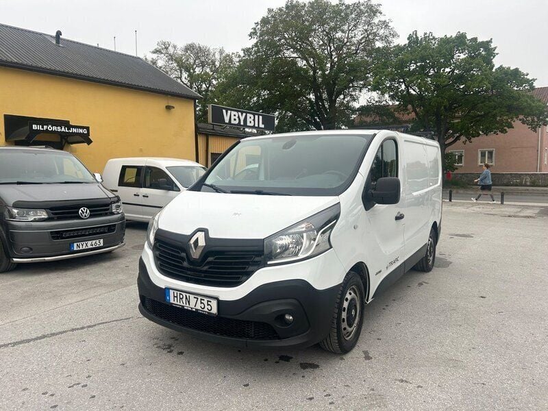 Vit Begagnad 2016 Renault Trafic Van | 105 000 kr (Marknadspris) - Bild 1/4