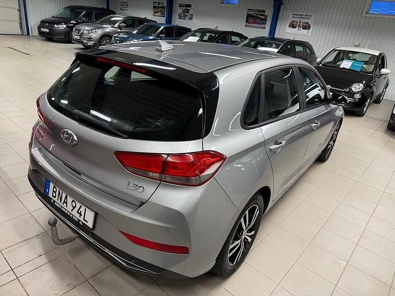 Begagnad Hyundai i30 Essential 120 HK (88 kW) 2020 Grå Halvkombi