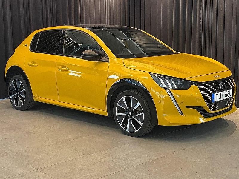 Gul Begagnad 2022 Peugeot e-208 GT Halvkombi | 189 500 kr (Marknadspris) - Bild 1/4
