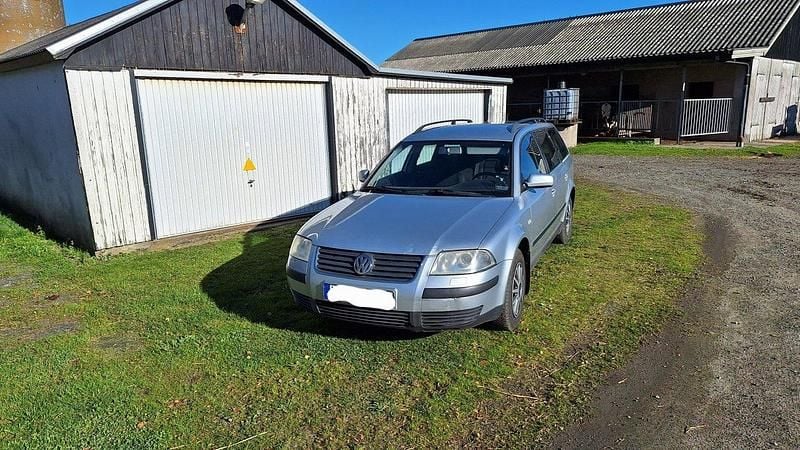 Silver Begagnad 2004 VW Passat Trendline Kombi | 9 500 kr (Marknadspris) - Bild 1/4