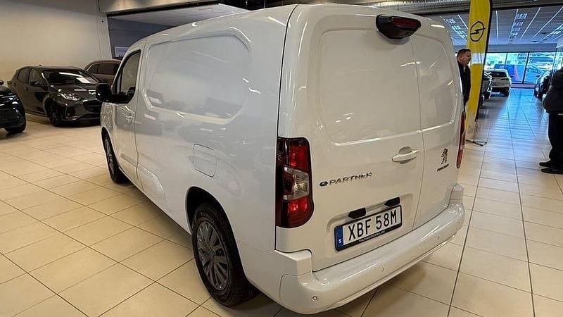 Begagnad Peugeot E-Partner 100 kW (136 HK) 2023 Vit Minibuss