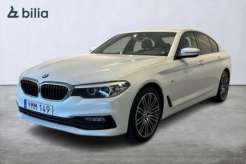 Vit Begagnad 2017 BMW 520 Sport Line Sedan | 249 000 kr (Marknadspris) - Bild 1/4