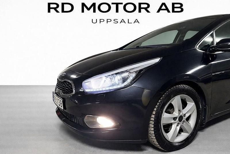 Begagnad Kia Ceed Comfort 110 HK (80 kW) 2013 Svart Halvkombi