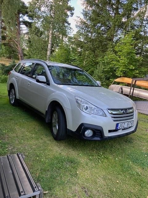 Vit Begagnad 2014 Subaru Outback SUV | 99 000 kr (Marknadspris) - Bild 1/3